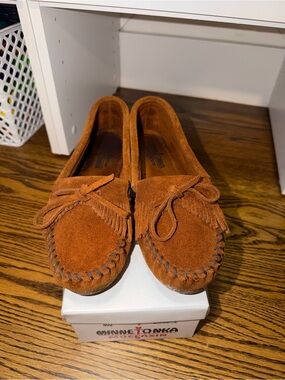 Minnetonka Women's Suede Moccasins - Brown